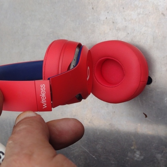 Red Wireless Beat Solo 3 Bluetooth Club Collection Headphones - Picture 2 of 2